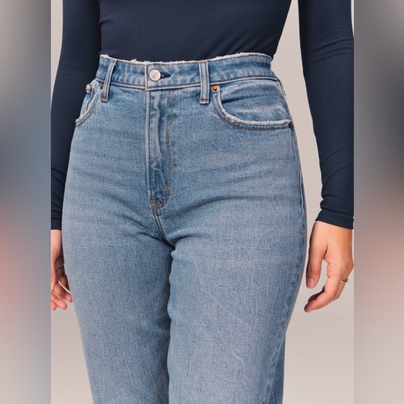 Abercrombie & Fitch Curve Love High Rise Mom Jean Blue Denim Size XXS l 00 l 24 - Picture 4 of 11